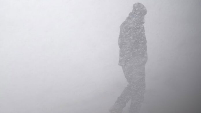 Heavy Snow Warning: 15 Inches, 55 mph Winds Threaten Colorado